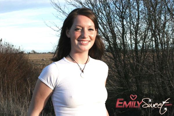 Emily Sweet no bra teen