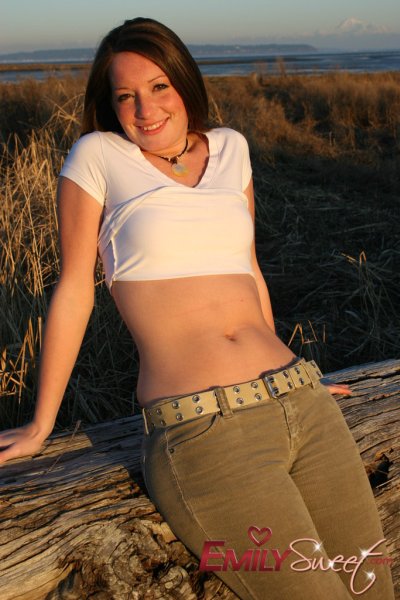 Emily Sweet sexy tummy